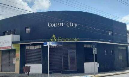 Excelente ponto comercial de esquina para locação no centro de Pindamonhangaba, em frente ao Museu