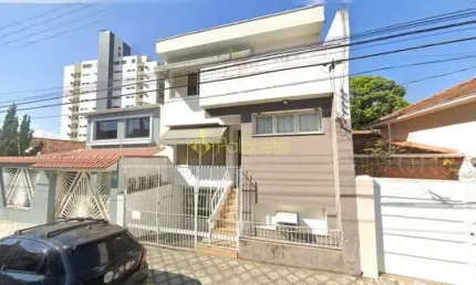 Amplo Imóvel no Centro com 225 m² de Área Construída, 4 Dormitórios e Potencial para Uso Comercial