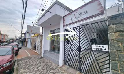 Casa Comercial no Centro com 2 Dormitórios, Edícula, Acessibilidade, Vaga de Garagem e Ideal para C