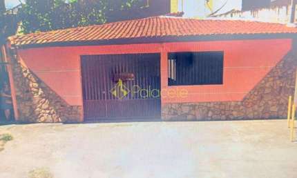 Casa Térrea à venda, com excelente m2, amplos comodos, proximo aos sprincipais hoteis de Aparecida,