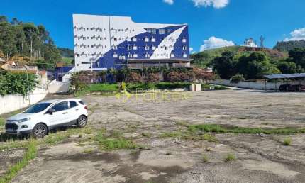 Terreno Plano e Cimentado com 5.356 m² para Estacionamento de Ônibus a 1.200 Metros da Basílica de
