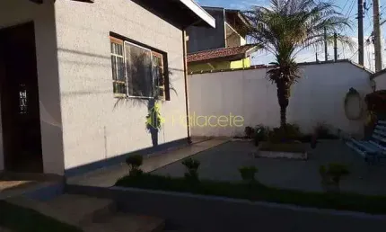 Casa à venda 3 Quartos, 1 Suite, 2 Vagas, 250M², Aterrado, Tremembé - SP