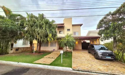 Luxuosa Casa com Piscina, Área Gourmet e Conexão com a Natureza no Condomínio Real Ville - 435 m² d