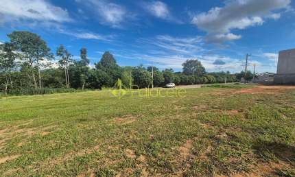 Terreno de 1219m² no Condomínio Colonial Village 2, ao Lado da Área Verde, em Localização Privilegi