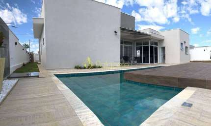 Casa à venda com piscina 3  dormitórios( 3 suítes), no Colonial Village 2