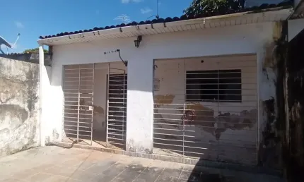 Casa a venda no engenho do meio 2 quartos, garagem, terraço.