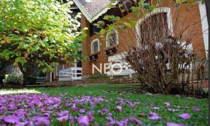 Casa de Alto Padrão - Recanto das Araucárias - Campos do Jordão