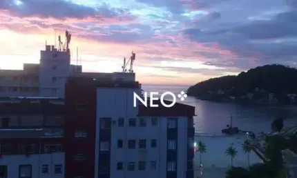 APARTAMENTO NA QUADRA DA PRAIA, ANDAR ALTO NA BIQUINHA, EM SÃO VICENTE