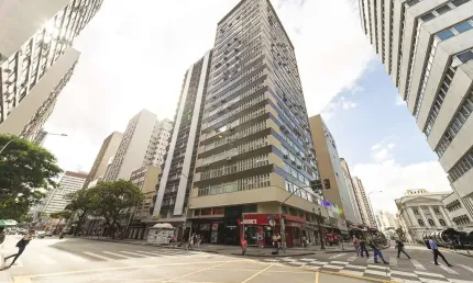 Conjunto Comercial à venda, 48.50 m2 por R$170000.00  - Centro - Curitiba/PR