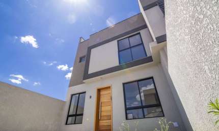 Sobrado com 3 quartos  à venda, 147.00 m2 por R$699000.00  - Lindoia - Curitiba/PR