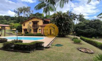 ÓTIMA RESIDÊNCIA À VENDA EM CONDOMÍNIO FECHADO! 3 SUÍTES E + 5.400M² DE TERRENO!