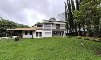 IMOVEL COM 5 DORMITORIOS E COM 340M2 A VENDA EM OTIMO CONDOMINIO FECHADO!!