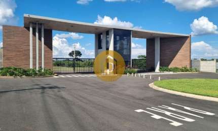 Terreno de 420 m² em condomínio à venda em Corumbataí