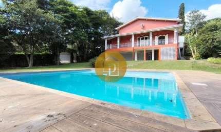 Casa de Condomínio à Venda com 4 suítes, 7 banheiros e 400m²
