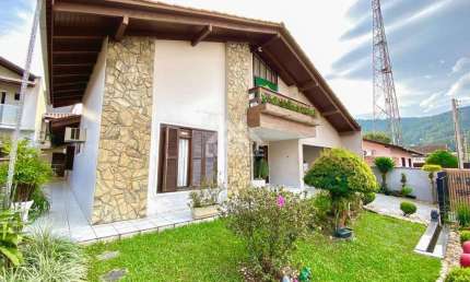 Casa Semimobiliada | Vila Lalau | 4 quartos (2 suítes) | 187m²