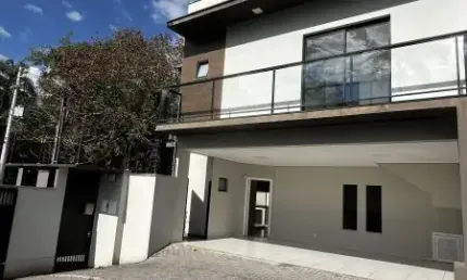 SOBRADO C/ PISCINA CONDOMÍNIO FECHADO 2S + 2Q SÃO MARCOS JOINVILLE SC