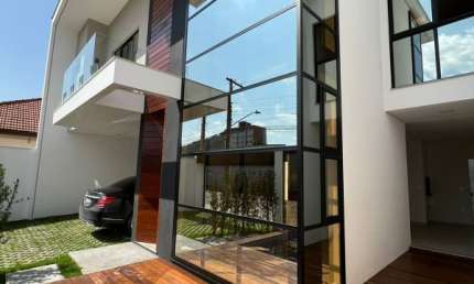 CASA SOBRADO C/ PISCINA 3 SUITES AMÉRICA JOINVILLE - SC