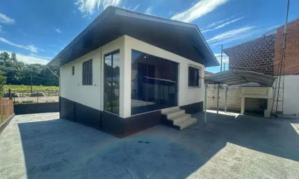 Casa mobiliada com 03 dormitórios no Bairro Jardim das Hortênsias, Caxias do Sul - Venda