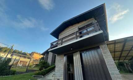 Casa à venda com 3 dormitórios em Caxias do Sul, no bairro Castelo