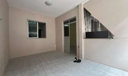 Casa com dois quartos, sendo um suíte no bairro do Pau Miúdo