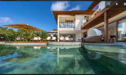 Casa para locação de temporada em Praia do Forte com cinco quartos