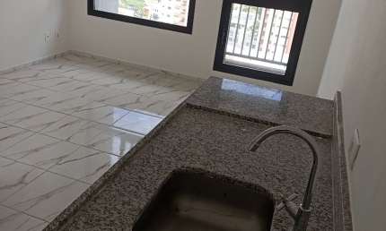apto 01 dormitório suíte, varanda, sem vaga. Vila Mariana. SP.  Já com piso!