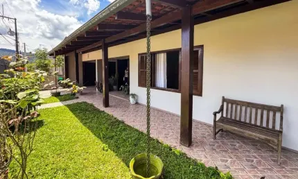 Casa com 5 quartos à venda no Garcia, Blumenau , 270 m2 por R$ 900.000