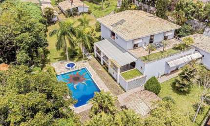 Casa com 5 suítes e casa de hospede s à venda, 750 m² por R$ 2.499.000 - Fazendinha - Carapicuíba/SP