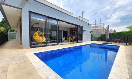Casa com 3 quartos à venda, 303 m² por R$ 3.400.000 - Granja Viana - Carapicuíba/SP