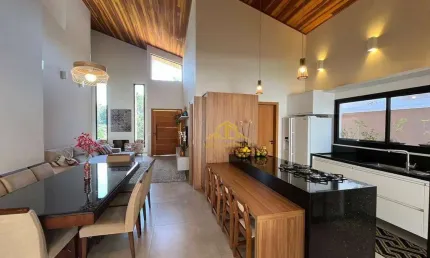 Casa térrea com piscina, sendo 3 quartos à venda, 200 m² por R$ 1.400.000 - Vila Verde - Cotia/SP