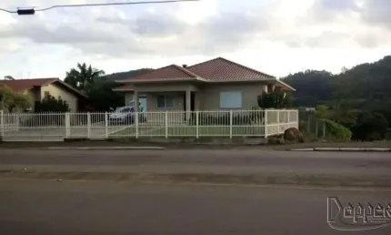 Casa com 3 quartos à venda no Centro, Tupandi 