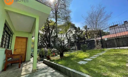 Casa térrea estilo interior  3 dormitórios, 4 banheiros, ampla área verde.