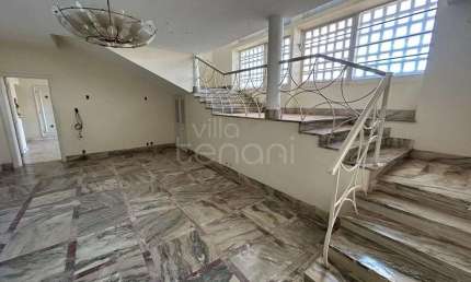 Mansão histórica no Centro de Mirassol! Construção ímpar e conservadíssima! Raridade!