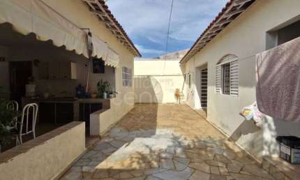 Casa com 3 dormitórios à Venda no Jardim Marilu, em Mirassol