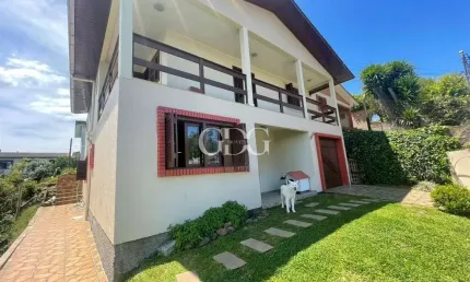 Casa com 6 quartos à venda no Diamantino, Caxias do Sul  por R$ 650.000