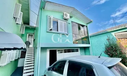 Casa com 8 quartos à venda no Pio X, Caxias do Sul  por R$ 589.999