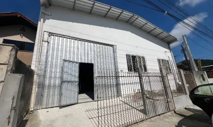 Galpão a venda no bairro monte alegre - camboriú  fácil acesso à br 101