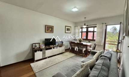 Excelente apartamento de frente com varanda em rua tranquila com uma linda vista