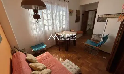 Conjugado dividido em quarto e sala, mobiliado, ensolarado, próximo a faculdade.