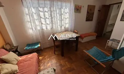 Conjugado dividido em quarto e sala, mobiliado, ensolarado, próximo a faculdade.