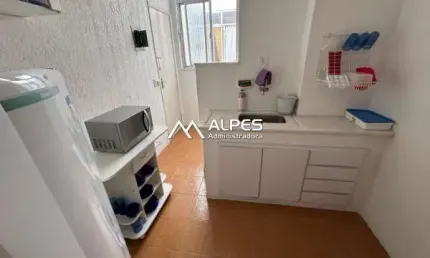 Apartamento quarto e sala, mobiliado, ensolarado, com vista livre e próximo a faculdade.
