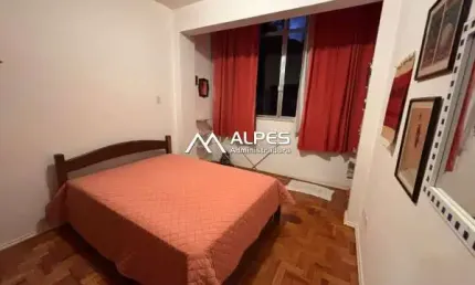 Excelente apartamento dividido em quarto e sala, mobiliado, linda vista, junto ao parque nacional