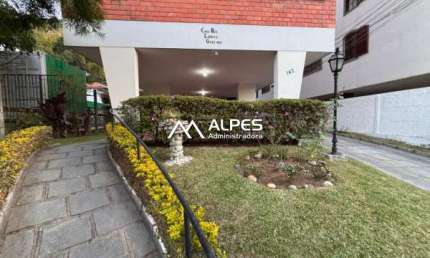 Apartamento de 3 quartos, em excelente localização, próximo ao comércio com garagem.