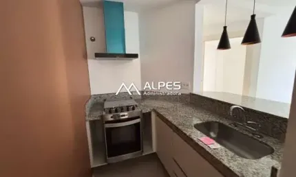 Excelente apartamento amplo, arejado, em ótima localização. condomínio com elevador e garagem.