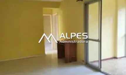 Excelente apartamento de 2 quartos, na melhor localização da cidade, com comércio, farmácias, e escolas próximos.