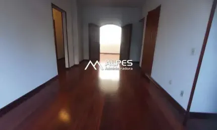 Apartamento de 3 quartos, em excelente localização, próximo a mercados e com garagem.
