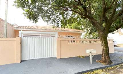 Casa com 3 quartos para alugar no Higienópolis, Araçatuba  por R$ 3.800