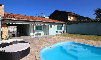 Casa com 3 dormitórios à venda, 218 m² por R$ 950.000,00 - Centro - Guaratuba/PR