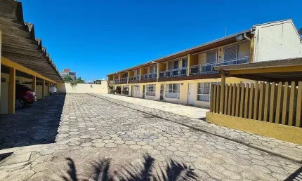Sobrado com 3 dormitórios à venda, 98 m² por R$ 470.000,00 - Centro - Guaratuba/PR