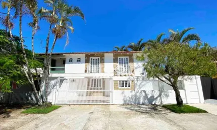 Sobrado com 3 dormitórios à venda, 120 m² por R$ 700.000,00 - Centro - Guaratuba/PR